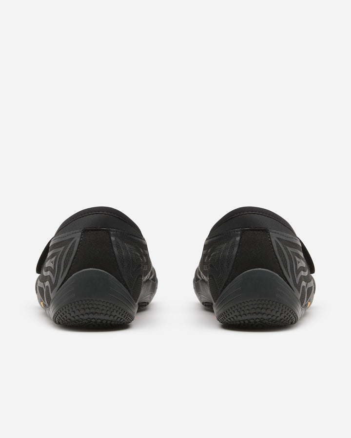 Back view of Vibram Groundsplay (Men's) black athletic shoes with geometric patterns, textured heels, and a low-cut design, ideal for circuit training, shown against a white background.
