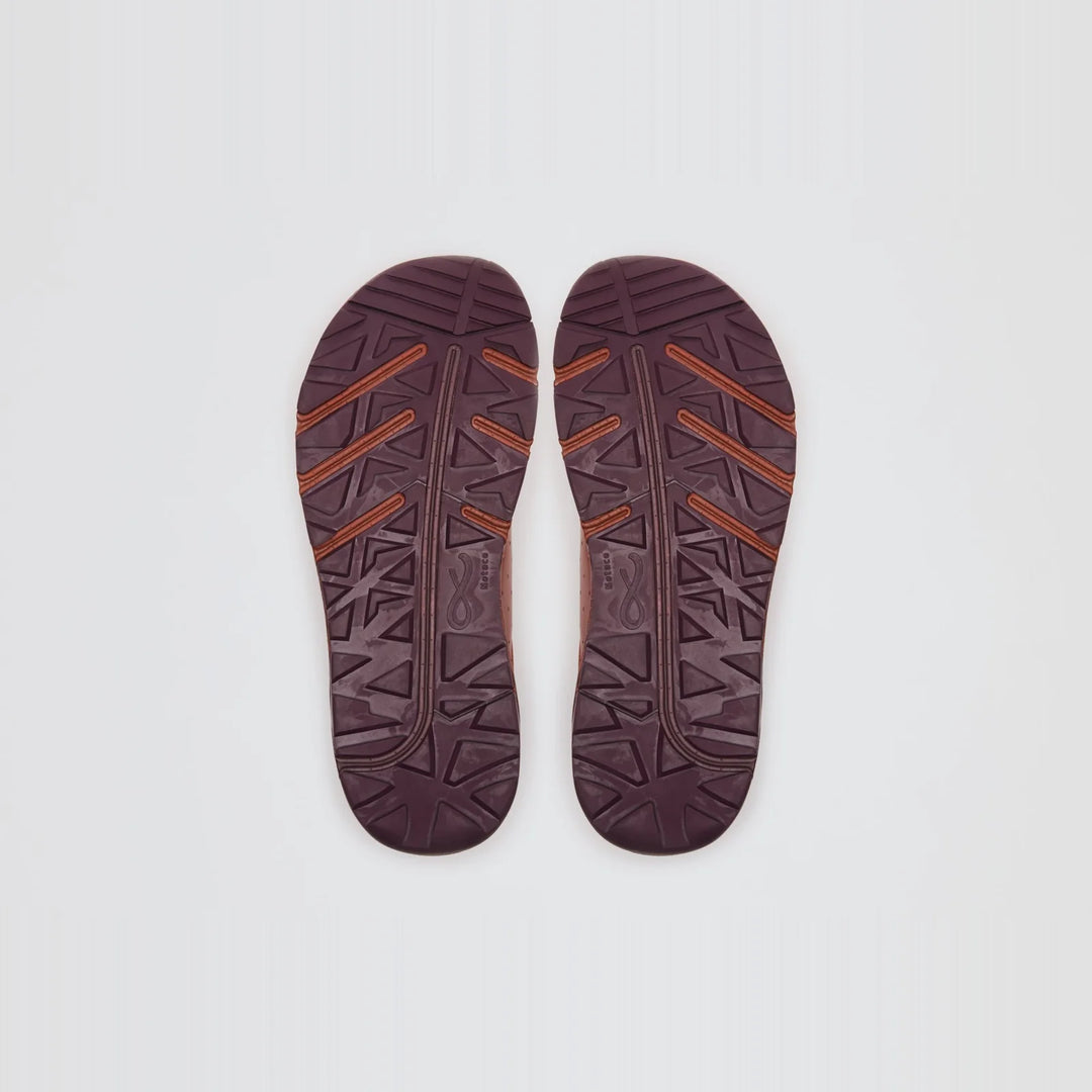 Two dark maroon Yama T1 (Men’s) insoles from Notace, featuring orange accents, are displayed side by side on a white background. Designed for men’s trail shoes, these insoles showcase a geometric tread pattern and provide all-day comfort for your toughest outdoor adventures.